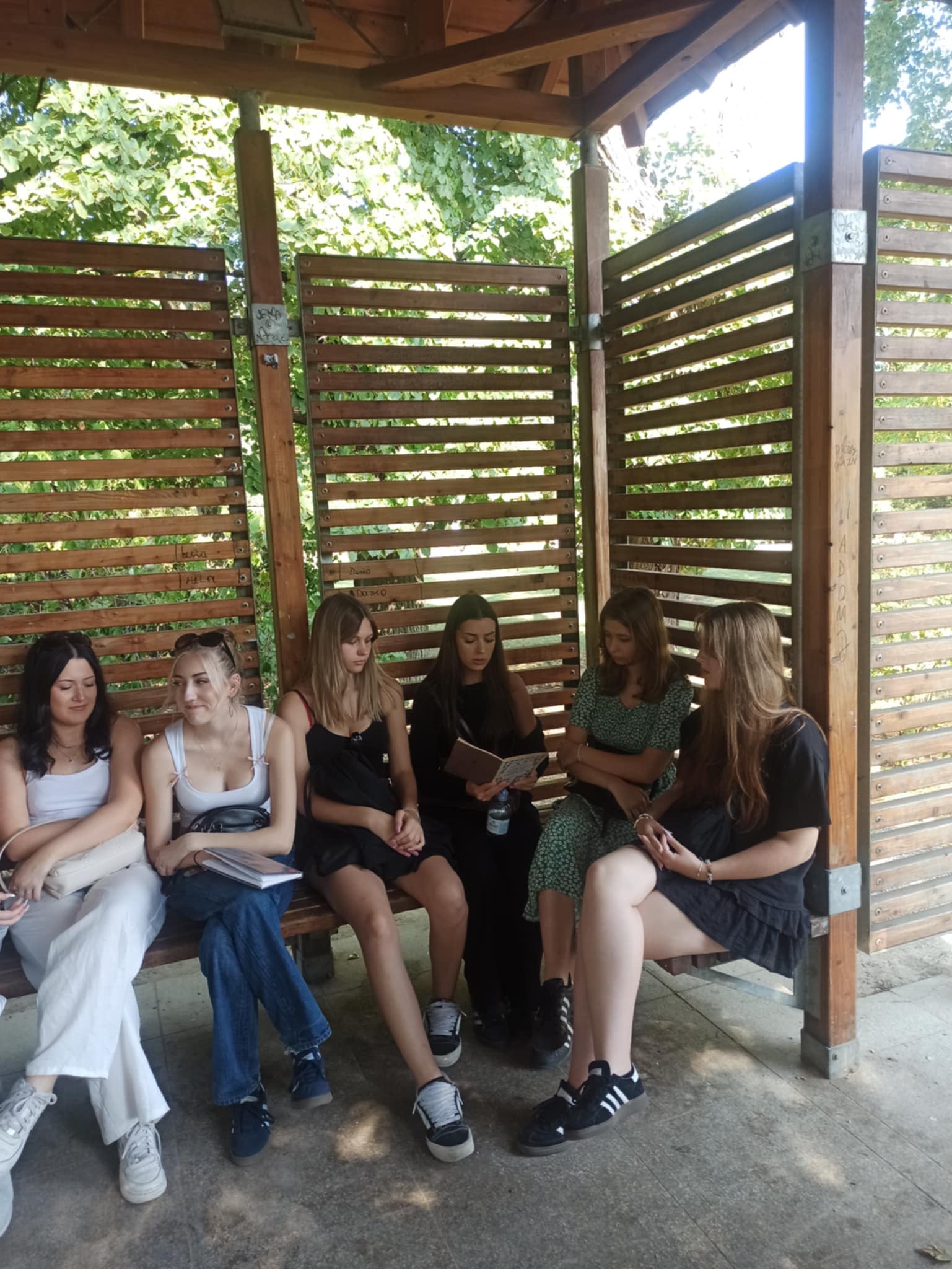 Messenger_creation_E01E1D1A-2101-4AD9-BDB0-03F58A2980CB