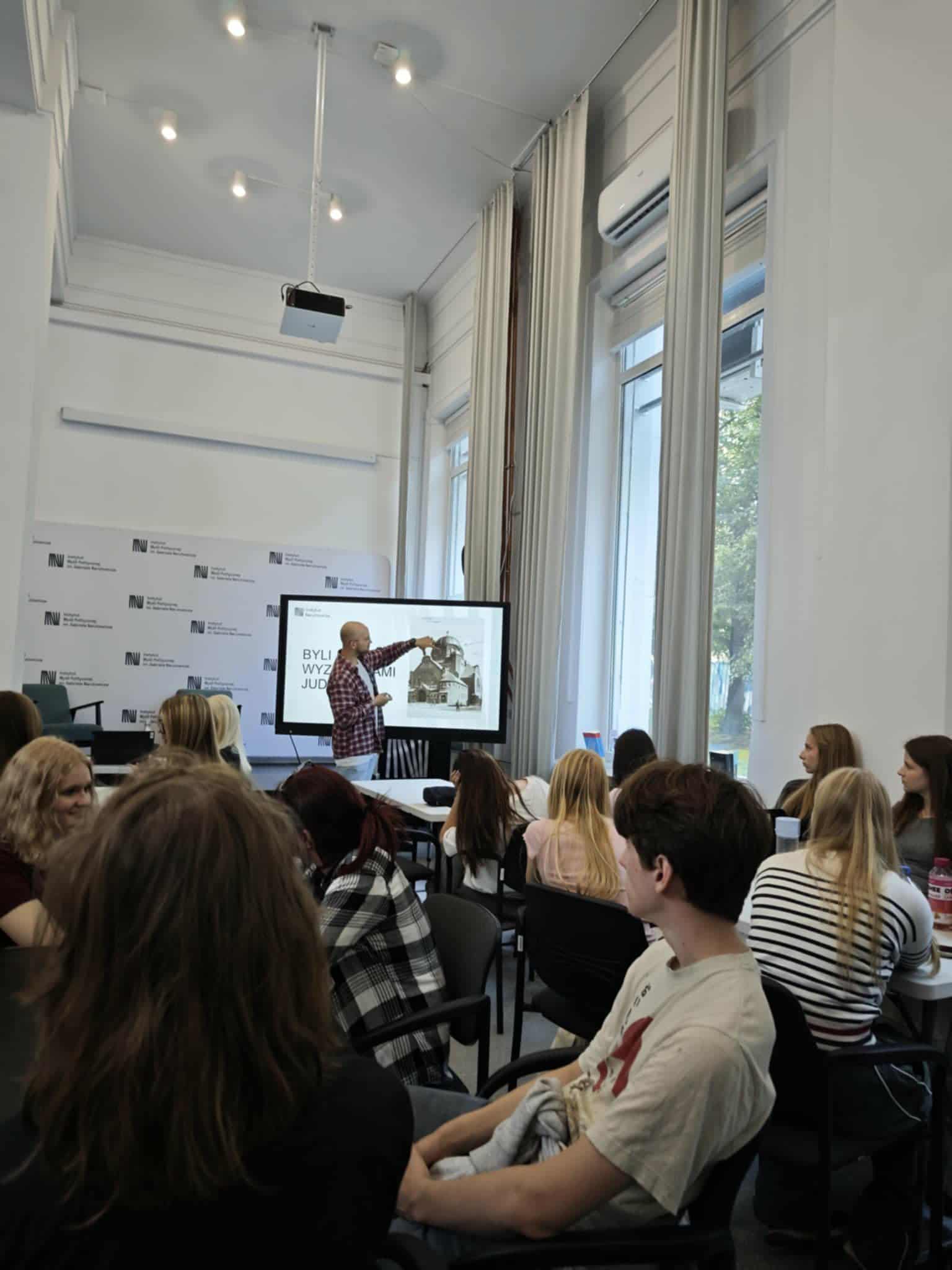 Messenger_creation_F0BF1A17-34B1-4F5F-ACC7-96396D6FEA41